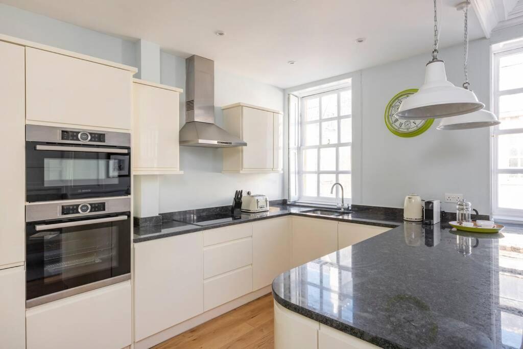 Beautiful Apartment, Incredible Central Location Bath Exterior photo
